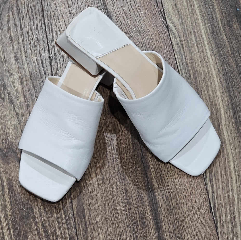 Alex Maria size 6 white slip-on shoes